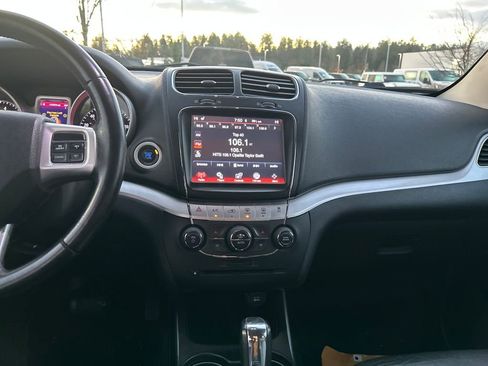 Used 2011 Dodge Journey R/T image 23