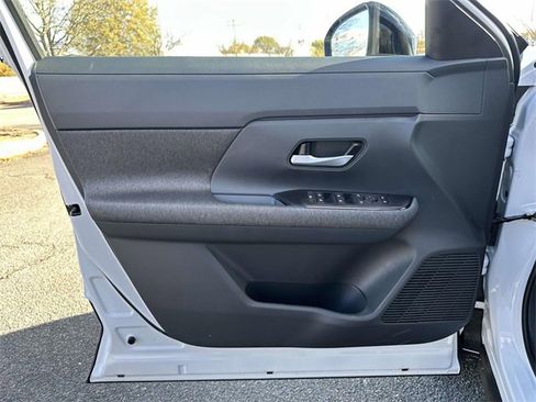 New 2026 Nissan Kicks SV image 14