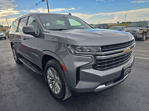 Used 2022 Chevrolet Suburban LT image 9