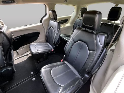 Used 2023 Chrysler Pacifica Touring-L FWD image 35
