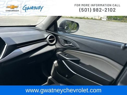 Used 2025 Chevrolet Trax ACTIV w/ Sunroof Package FWD image 25