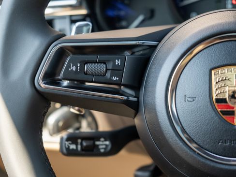 Certified 2026 Porsche Macan image 23