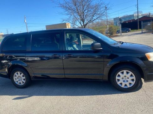 Used 2008 Chrysler Town & Country LX image 4