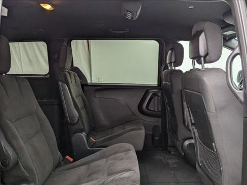 Used 2018 Dodge Grand Caravan SE image 18