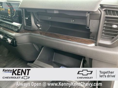 Used 2023 GMC Sierra 1500 SLE image 24