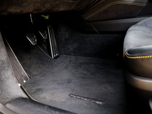 Used 2022 Porsche 911 GT3 RWD image 16
