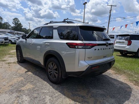 Used 2022 Nissan Pathfinder SV w/ SV Black Package FWD image 6