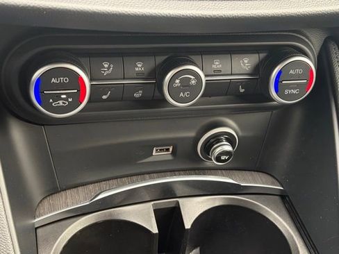 Used 2023 Alfa Romeo Stelvio Ti image 31