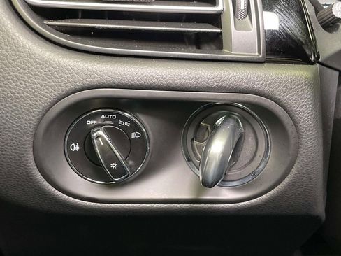 Used 2025 Porsche Macan image 44