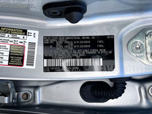 Used 2021 Toyota Highlander XLE AWD/4WD image 33