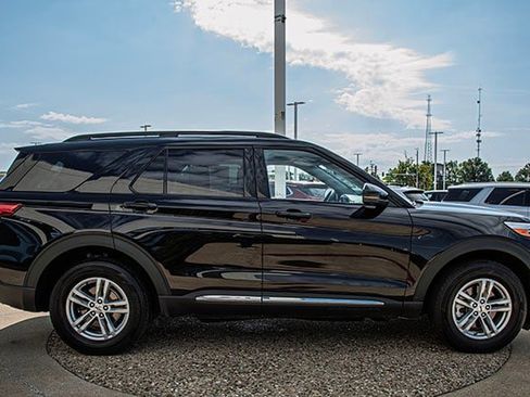 Used 2023 Ford Explorer XLT w/ Equipment Group 202A image 6