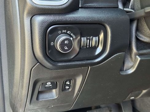 Used 2019 RAM 1500 Laramie AWD/4WD image 11