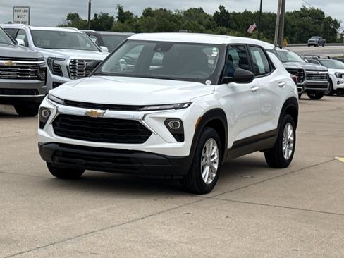 Used 2024 Chevrolet TrailBlazer LS AWD/4WD image 12