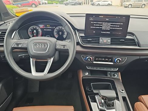 Used 2023 Audi Q5 2.0T Premium Plus w/ Premium Plus Package AWD/4WD image 2