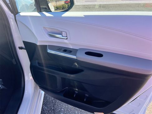 New 2026 Toyota Sienna XLE image 17