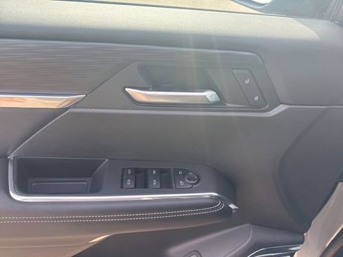 Used 2025 GMC Acadia Elevation w/ Elevation Premium Package image 13