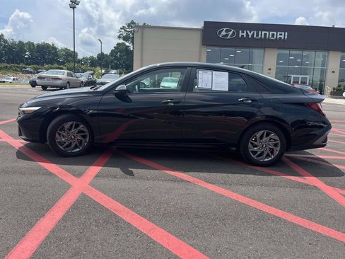 Certified 2024 Hyundai Elantra SEL FWD image 6