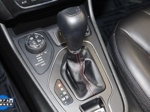 Used 2022 Jeep Cherokee Trailhawk image 7