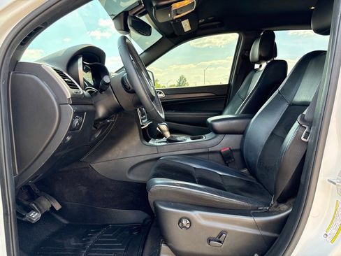 Used 2018 Jeep Grand Cherokee Laredo RWD image 15