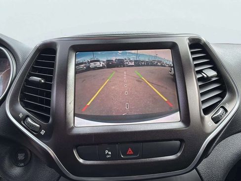 Used 2019 Jeep Cherokee Trailhawk image 12