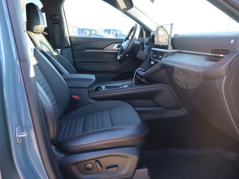 Used 2025 Ford Explorer ST-Line image 14