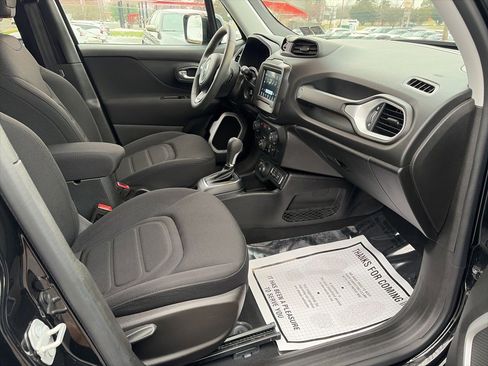 Used 2019 Jeep Renegade Latitude w/ Popular Equipment Group image 40