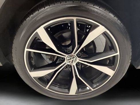 Certified 2024 Volkswagen Tiguan SEL R-Line AWD/4WD image 24