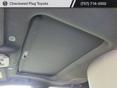 Used 2024 Toyota Highlander XSE AWD/4WD image 9