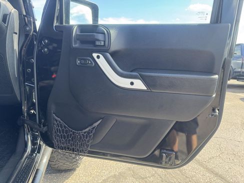 Used 2015 Jeep Wrangler Unlimited Sahara AWD/4WD image 22