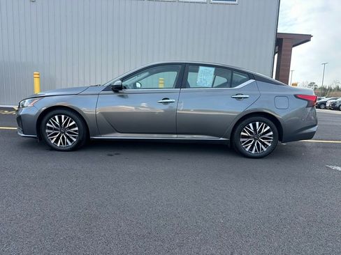 Used 2023 Nissan Altima 2.5 SV image 4