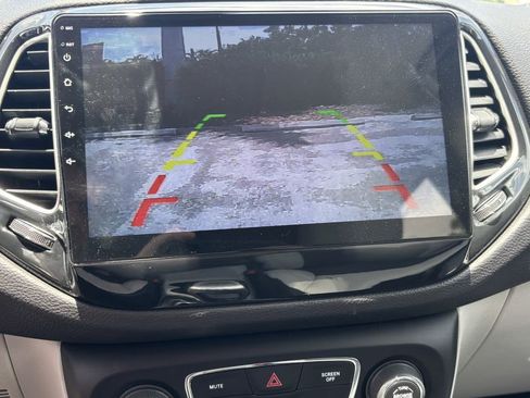 Used 2018 Jeep Compass Latitude w/ Popular Equipment Group FWD image 16