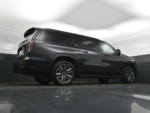 Used 2023 Cadillac Escalade ESV Sport Platinum RWD image 43