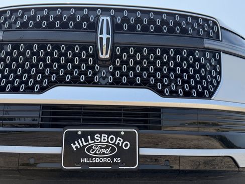 Used 2025 Lincoln Navigator L Reserve AWD/4WD image 16