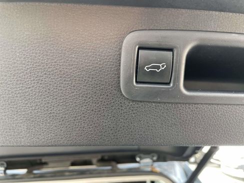 Used 2023 Toyota Highlander LE image 49