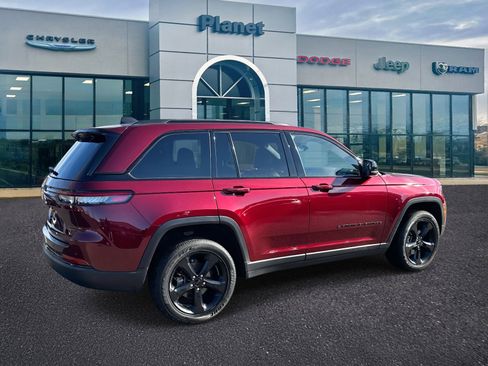 Used 2023 Jeep Grand Cherokee Altitude image 2