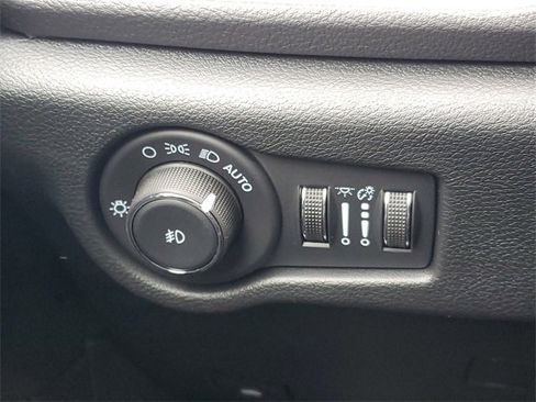 New 2026 Chrysler Pacifica Select image 19