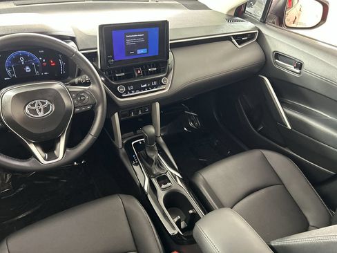 Used 2025 Toyota Corolla Cross XLE FWD image 22