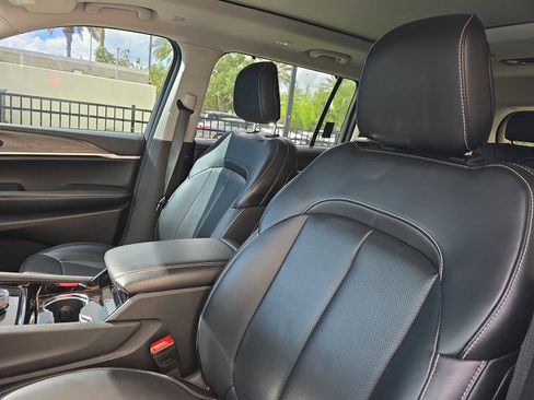 Used 2023 Jeep Grand Cherokee L Limited w/ Luxury Tech Group II RWD image 15