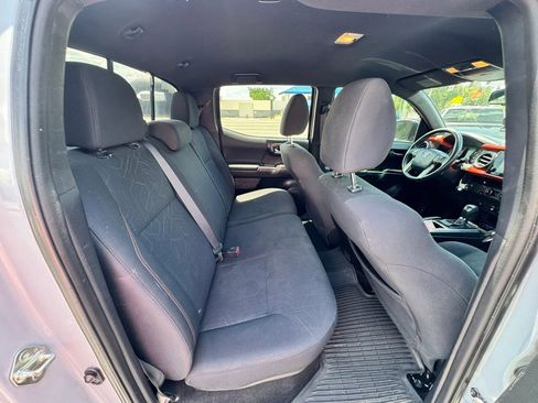 Used 2018 Toyota Tacoma TRD Sport RWD image 8