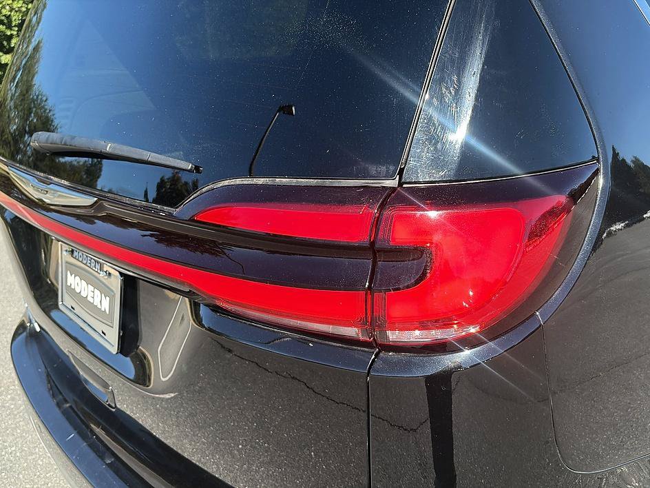 Used 2024 Chrysler Pacifica Touring-L FWD image 14