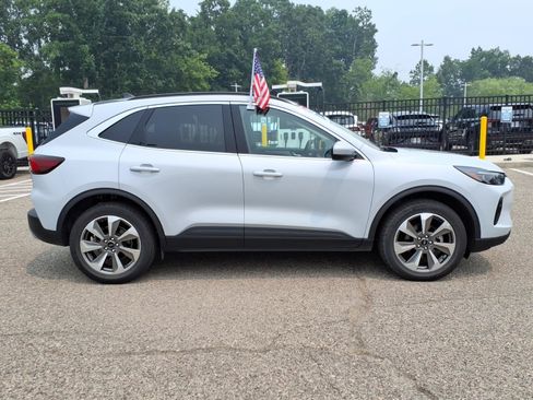 Used 2025 Ford Escape Platinum AWD/4WD image 9