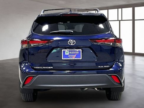 Used 2024 Toyota Highlander XLE AWD/4WD image 5