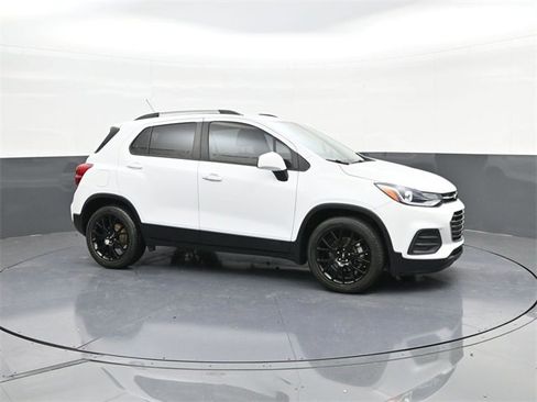 Used 2021 Chevrolet Trax LT w/ Sport Edition image 17