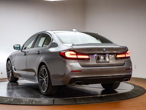 Certified 2023 BMW 530e w/ Premium Package image 9
