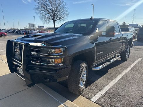Used 2019 Chevrolet Silverado 3500 LT w/ LT Convenience Package image 2