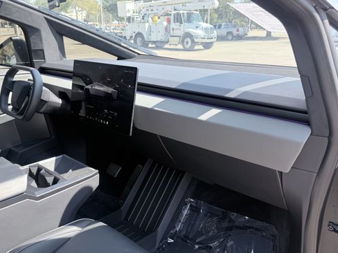 Used 2025 Tesla Cybertruck AWD Crew Cab image 45