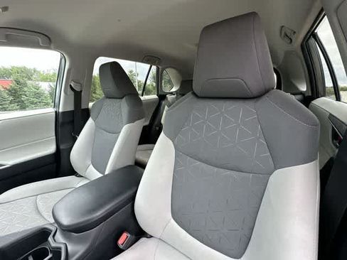 Used 2024 Toyota RAV4 XLE AWD/4WD image 15