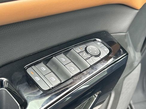 New 2026 Nissan Pathfinder Platinum w/ Lighting Package FWD image 18