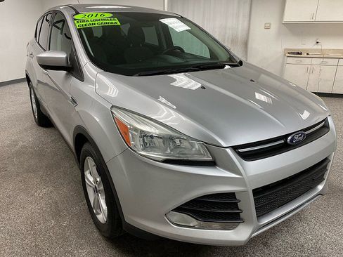 Used 2016 Ford Escape SE image 3