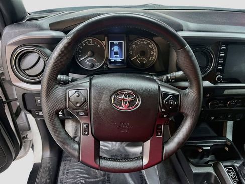 Used 2021 Toyota Tacoma TRD Off-Road w/ Technology Package AWD/4WD image 11